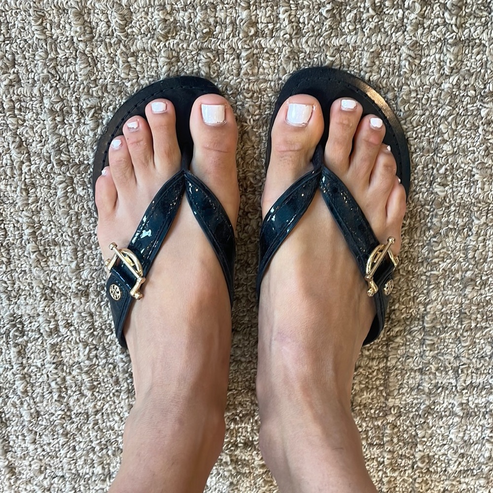 Never worn Tory Burch flip flops black leather Sz 7